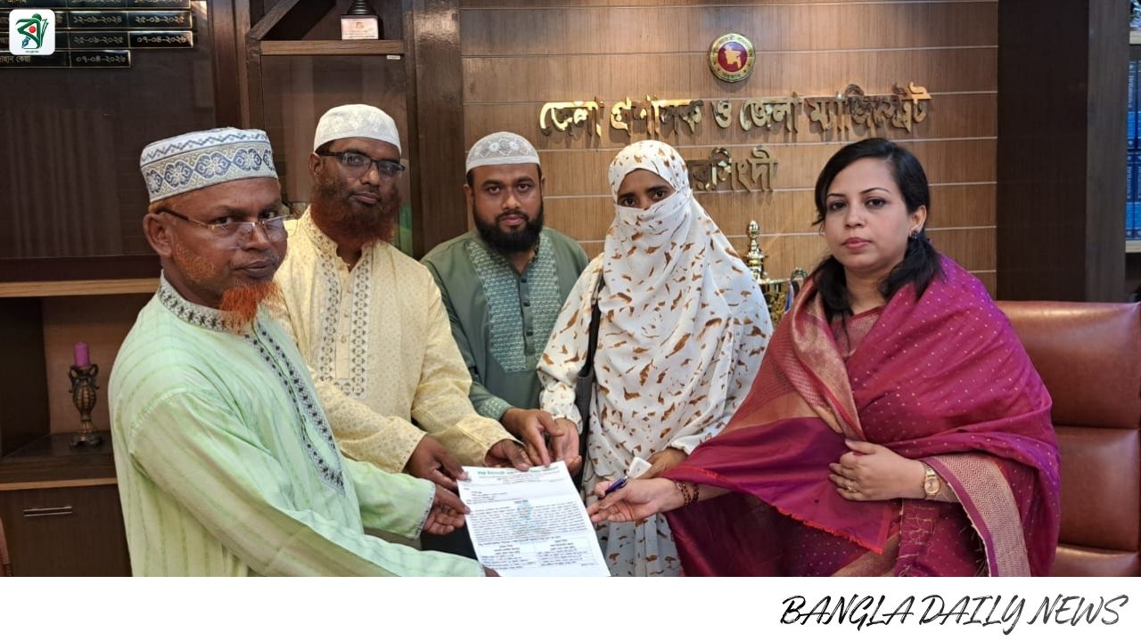 নরসিংদীতে ডিসি অফিসে স্মারকলিপি, নেতৃত্বে আহমদ আলী