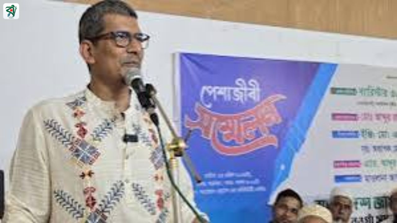 সরকারের স্থায়িত্ব নিয়ে প্রশ্ন, যা বললেন শাহরিয়ার কবির